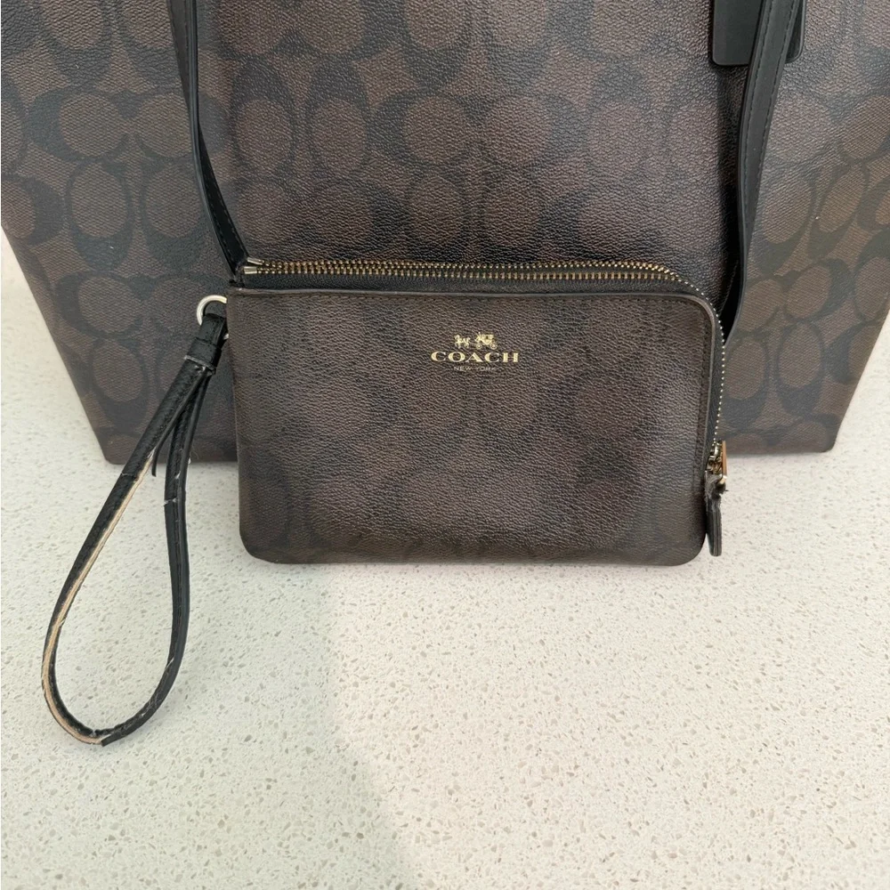 COACH Brown Tote and Wristlet Set - Picture 8 of 14